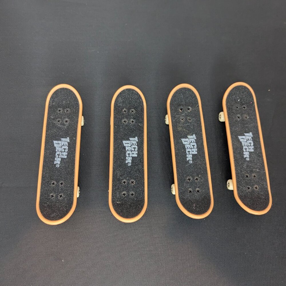 4 Tech Deck Fingerboards - Picture 2 of 7